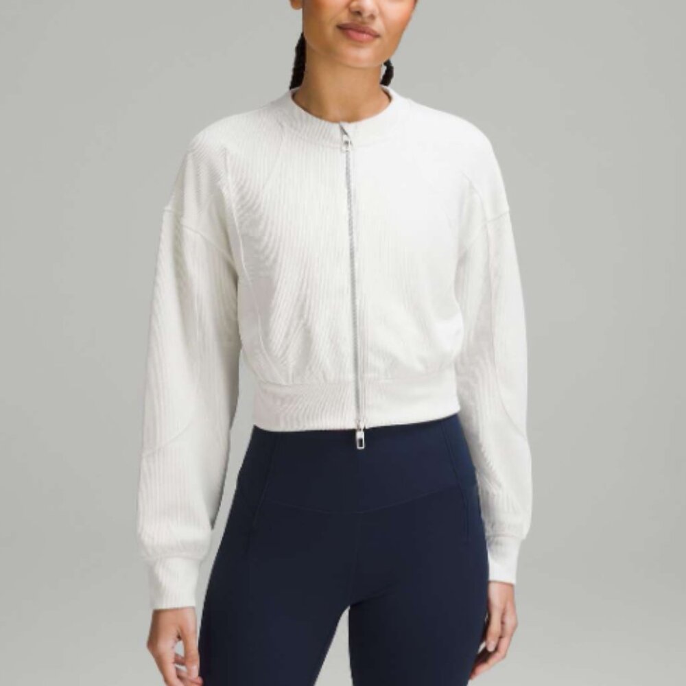 Lululemon Ribbed Softstreme Cropped Jacket Size 6 Bone